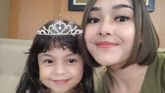 Bak Ogah Sebut Nama Aldebaran Lagi, Begini Cara Amanda Manopo dan 'Reyna' saat di Lokasi Syuting: Gak Boleh Ngomong Loh Ya... Bak Ogah Sebut Nama Aldebaran Lagi, Begini Cara Amanda Manopo dan 'Reyna' saat di Lokasi Syuting: Gak Boleh Ngomong Loh Ya...