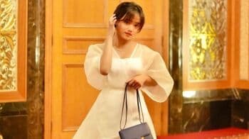 4 Potret Fuji Pakai Dress Putih Secantik Peri Tinkerbell, Netizen: Gemas!