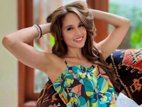 Cinta Laura Unggah Foto Rebahan Pakai Bikini, Netizen Salfok Lihat Matanya Cinta Laura Unggah Foto Rebahan Pakai Bikini, Netizen Salfok Lihat Matanya