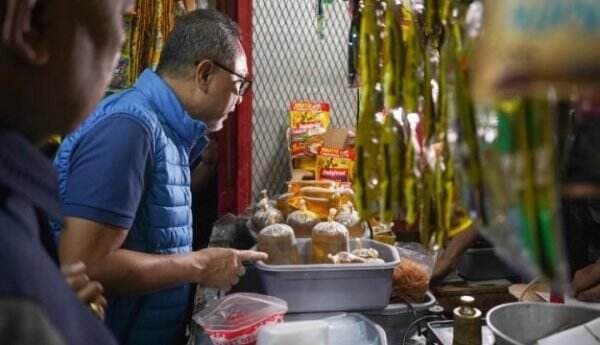 Sidak Pasar Kosambi Bandung, Mendag Zulhas Pastikan Ketersediaan dan Harga Migor Aman