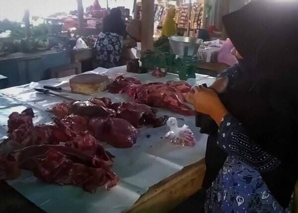 Efek PMK, Stok Daging di Pasar Pemenang Menipis