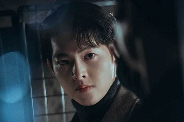 Song Joong Ki Pertimbangankan Bintangi Film Baru Berjudul Hwaran