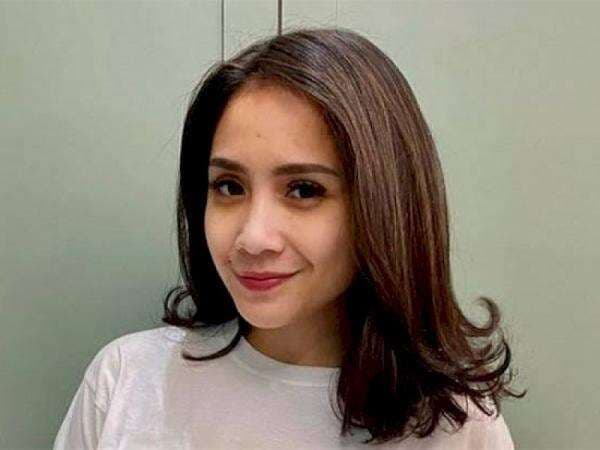 Beli HP Khusus Buat Main Game, Nagita Slavina Bikin Adik Raffi Ahmad Geleng-Geleng Kepala Beli HP Khusus Buat Main Game, Nagita Slavina Bikin Adik Raffi Ahmad Geleng-Geleng Kepala