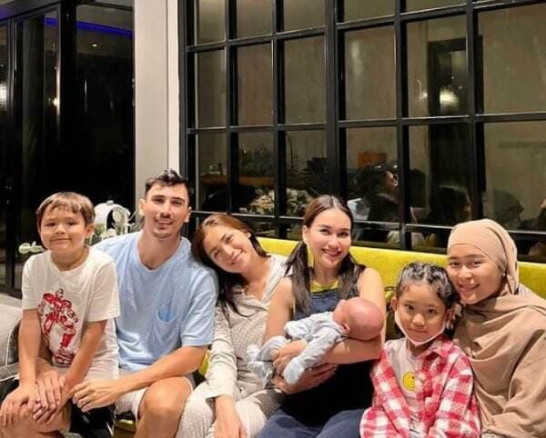 Ayu Ting Ting Jenguk Anak Kedua Jessica Iskandar, Netizen: Semoga Cepat Didekatkan Jodohnya