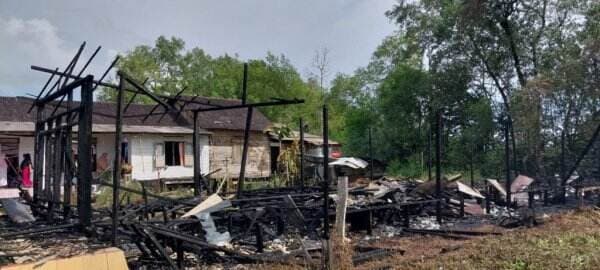 Api Berkobar di Salino Kotabaru, 1 Orang Dilarikan ke Rumah Sakit