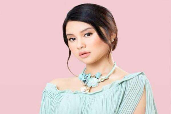 Zia Lasha Rilis Mantan Temanku, Bangga Bawakan Lagu Ciptaan Melly Goeslaw Zia Lasha Rilis Mantan Temanku, Bangga Bawakan Lagu Ciptaan Melly Goeslaw