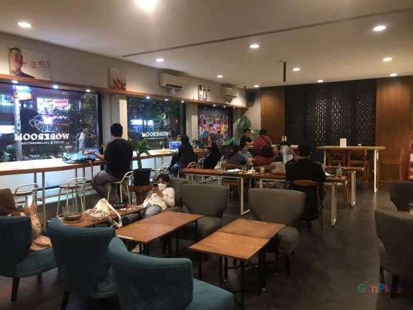 Workroom Coffee, Kafe Kekinian untuk Nongkrong Sambil Kerja Workroom Coffee, Kafe Kekinian untuk Nongkrong Sambil Kerja
