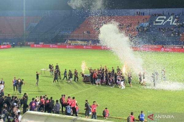 Persik Kediri Juara Trofeo Nusantara, Ronaldinho Gagal Cetak Gol Persik Kediri Juara Trofeo Nusantara, Ronaldinho Gagal Cetak Gol