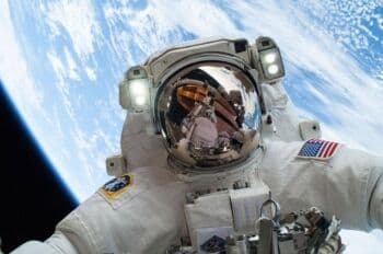 Tokoh-Tokoh Penting dalam Bidang Antariksa, dari Neil Armstrong hingga Elon Musk