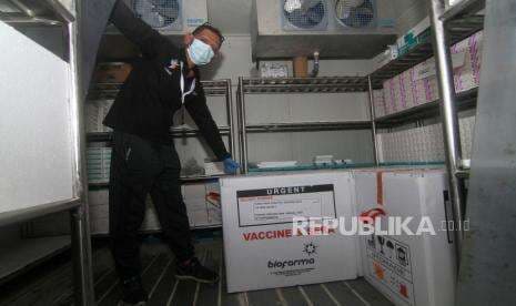Indonesia Terima Bantuan 300 Mesin Pendingin Vaksin