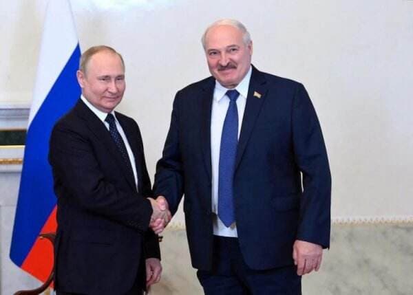 Lawan Barat, Putin Bakal Kirim Nuklir Ke Belarus