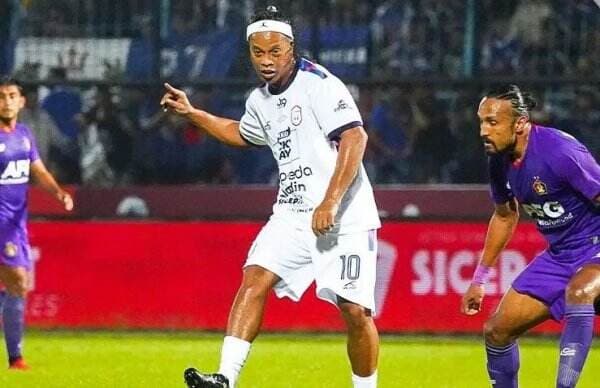 Kecewa dengan Trofeo Ronaldinho, Warganet: Fun Football tapi Malah Serius