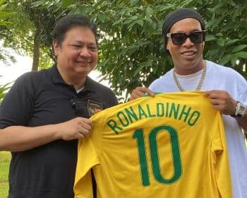 Airlangga Hartarto Bertemu Ronaldinho, Ini Kata Sang Legenda Sepak Bola Brazil