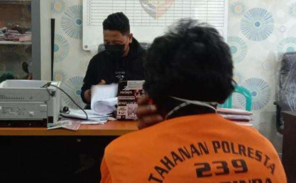 Bekap Mulut, Ayah di Samarinda Perkosa Anak Tiri saat Nonton TV Bekap Mulut, Ayah di Samarinda Perkosa Anak Tiri saat Nonton TV