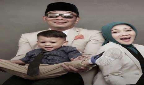 Hari Keluarga Nasional, Ridwan Kamil Bagikan Sesi Foto Bersama Atalia dan Arkana, Ini Pesan Pentingn