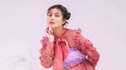 7 Sumber Kekayaan Awkarin dari Bisnis Kuliner hingga Jualan Topi 7 Sumber Kekayaan Awkarin dari Bisnis Kuliner hingga Jualan Topi