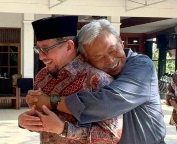 Reuni 2 Sahabat Lama Kunjungi Bibit Waluyo, Salim Segaf Berkomitmen Tegak Lurus Jaga NKRI