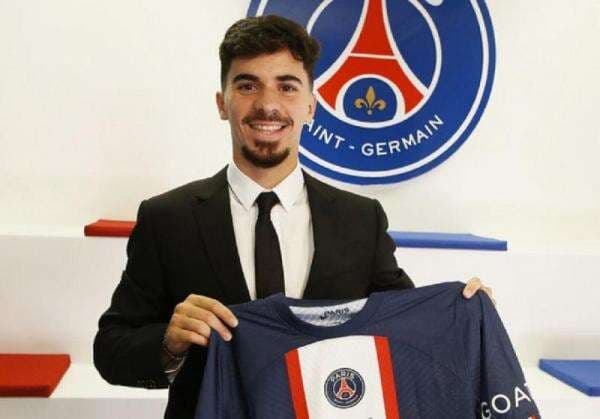 Resmi! PSG Umumkan Vitinha Sebagai Rekrutan Pertama di Bursa Transfer Resmi! PSG Umumkan Vitinha Sebagai Rekrutan Pertama di Bursa Transfer