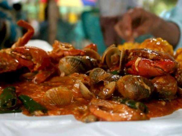 Wadaw! Makan Seafood Ekstrem, Semua Ditumpahkan Jadi Satu Meja Wadaw! Makan Seafood Ekstrem, Semua Ditumpahkan Jadi Satu Meja