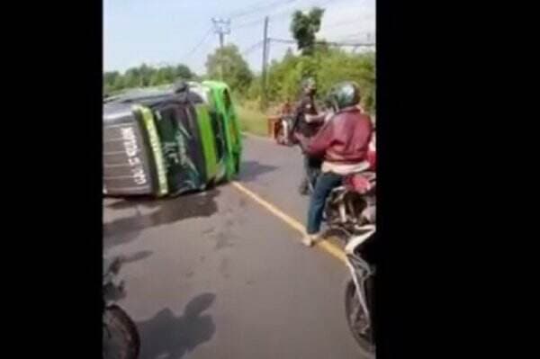 Minibus Terguling di Pandeglang, 5 Penumpang Terluka, Sopir Kabur