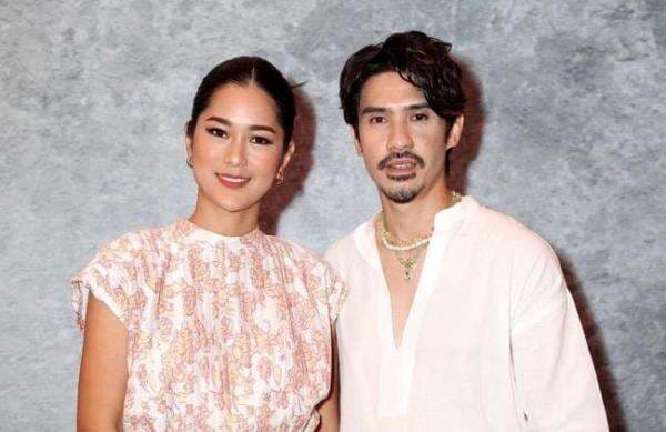 5 Artis Cantik Menikah dengan Lawan Main di Film, Nomor 4 Berujung ke Pelaminan di Usia 18 Tahun 5 Artis Cantik Menikah dengan Lawan Main di Film, Nomor 4 Berujung ke Pelaminan di Usia 18 Tahun