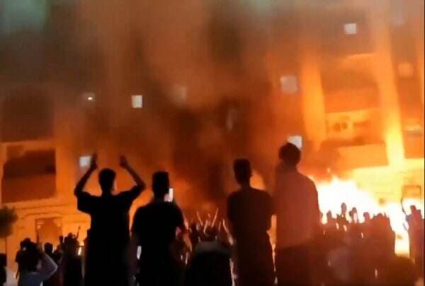Situasi Politik Memanas, Demonstran Serbu Parlemen Libya, Sebagian Gedung Dibakar