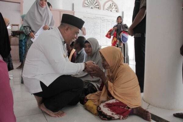 Bupati Aceh Jaya Salurkan ASLURETI Terakhir Untuk 3.060 Lansia dan Voucher Listrik Gratis