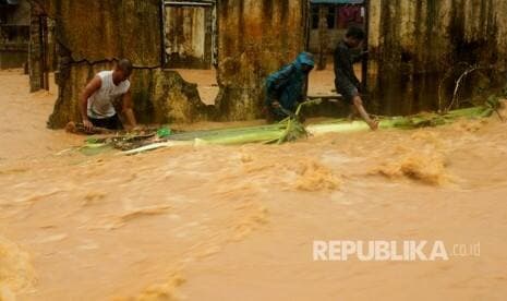 BNPB: Ratusan Jiwa Mengungsi Akibat Banjir dan Longsor di Maluku