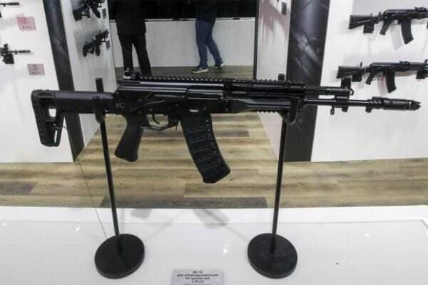Kemhan Rusia Puas dengan Performa Senapan Serbu Baru Kalashnikov AK-12