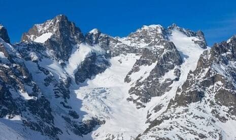 Gletser Pegunungan Alpen Italia Runtuh