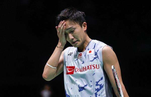 Dihancurkan Axelsen di Final, Momota: Dia Terlalu Tangguh Dihancurkan Axelsen di Final, Momota: Dia Terlalu Tangguh
