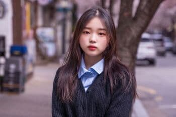 5 Fakta Kim Yoon Hee, Aktris Korea yang Dikira Anak SD karena Wajah Imutnya 5 Fakta Kim Yoon Hee, Aktris Korea yang Dikira Anak SD karena Wajah Imutnya
