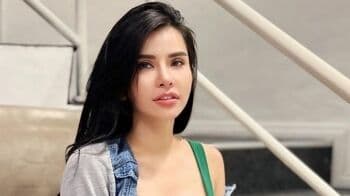 Gaya Stylish Maria Vania Pakai Tanktop Hijau, Cantiknya Bikin Candu! Gaya Stylish Maria Vania Pakai Tanktop Hijau, Cantiknya Bikin Candu!