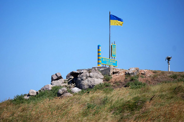 Rusia Minggat, Bendera Ukraina Berkibar di Pulau Ular
