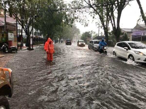 Waspada Banjir, Hujan Masih Intai Kalsel Hari Ini!