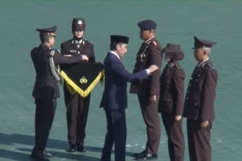 Presiden Jokowi Anugerahkan Bintang Bhayangkara Nararya ke 3 Polisi