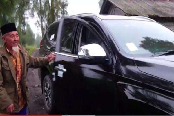 Terlihat Bugar di Usia 103 Tahun, Ternyata Ini Rahasia Hidup Mbah Kerto Terlihat Bugar di Usia 103 Tahun, Ternyata Ini Rahasia Hidup Mbah Kerto