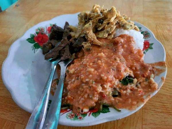 Nasi Pecel Bu Parti, Menu Pembuka Hari di Magetan: Porsi Jumbo Cuma Rp5 Ribu! Nasi Pecel Bu Parti, Menu Pembuka Hari di Magetan: Porsi Jumbo Cuma Rp5 Ribu!