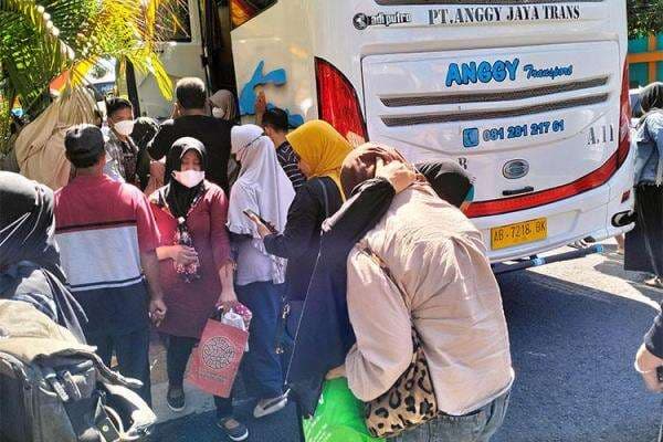 Haru, Penjemputan Siswa SMA 1 Wonosari yang Busnya Kecelakaan di Sidoarjo Haru, Penjemputan Siswa SMA 1 Wonosari yang Busnya Kecelakaan di Sidoarjo