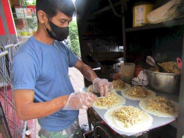 Sudah Setengah Abad Lumpia Basah Surken Masih Sama Enaknya, Ini Rahasianya! Sudah Setengah Abad Lumpia Basah Surken Masih Sama Enaknya, Ini Rahasianya!
