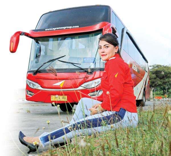 Kisah Lina ”Ozora” Supriyanti Jadi Pengemudi Perempuan Bus AKAP Kisah Lina ”Ozora” Supriyanti Jadi Pengemudi Perempuan Bus AKAP