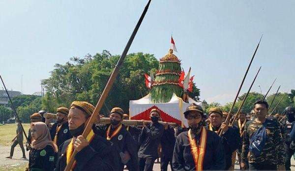 Keraton Solo Kembali Gelar Grebeg Besar Idul Adha setelah 2 Tahun Terhenti akibat Pandemi Keraton Solo Kembali Gelar Grebeg Besar Idul Adha setelah 2 Tahun Terhenti akibat Pandemi