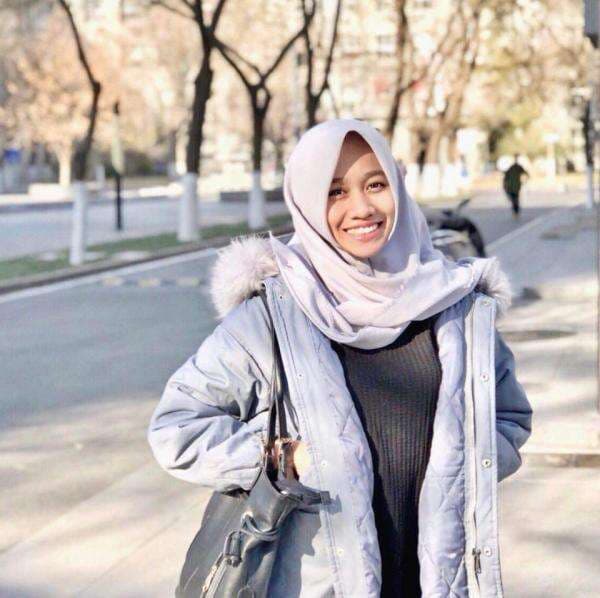 Cantiknya Dina Faradhilla Gadis Tolaki yang Dilamar 1 Miliar Dokter Arab Saudi, Cinta Bersemi di China Cantiknya Dina Faradhilla Gadis Tolaki yang Dilamar 1 Miliar Dokter Arab Saudi, Cinta Bersemi di China