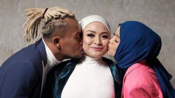 Sule Kucel Gak Keurus saat Makan Mie Instan, Netizen Sindir Putri Delina: Si Paling Mengurusi Mana Tuh? Sule Kucel Gak Keurus saat Makan Mie Instan, Netizen Sindir Putri Delina: Si Paling Mengurusi Mana Tuh?