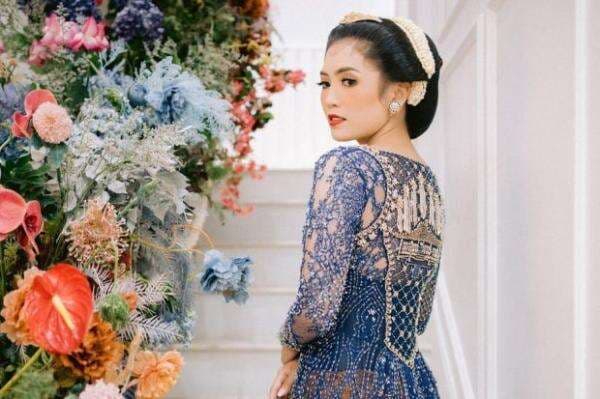 Tampil Menawan saat Pernikahan, Desainer Karina Ayu Kenakan Gaun Rancangan Sendiri Tampil Menawan saat Pernikahan, Desainer Karina Ayu Kenakan Gaun Rancangan Sendiri