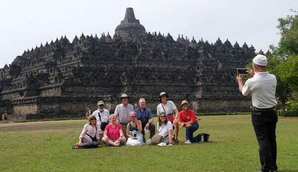 Kunjungan Wisatawan Asing ke Candi Borobudur Meningkat hingga 300 Orang per Hari