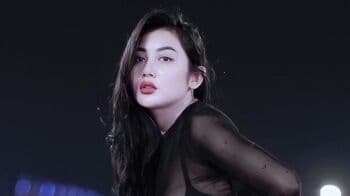 Pamela Safitri Pose Pakai Busana Transparan, Body Semok Bikin Netizen Iri: Makin Gemoy Aja Bestie! Pamela Safitri Pose Pakai Busana Transparan, Body Semok Bikin Netizen Iri: Makin Gemoy Aja Bestie!