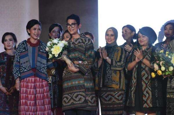 Tren Cewek Kue, Cewek Bumi dan Cewek Mamba, Oscar Lawalata Malah Populerkan Cewek Kain Tren Cewek Kue, Cewek Bumi dan Cewek Mamba, Oscar Lawalata Malah Populerkan Cewek Kain