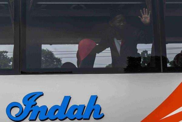 Bertemu di Bus, Berpisah di Terminal Bertemu di Bus, Berpisah di Terminal