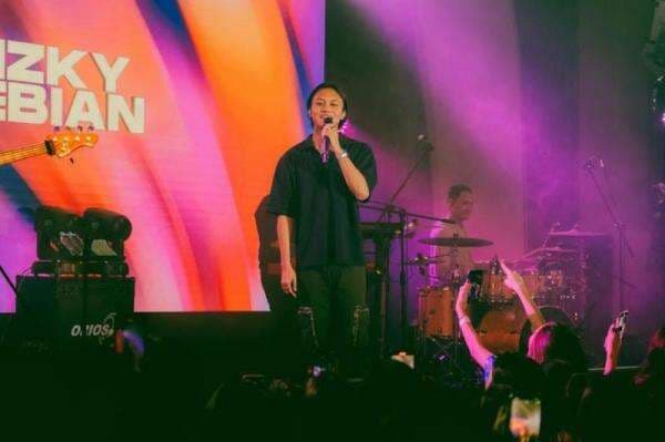 Ada Penggemar Teriak Nama Sule saat Rizky Febian Manggung: Gue Speechless Ada Penggemar Teriak Nama Sule saat Rizky Febian Manggung: Gue Speechless